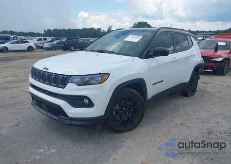 2024 Jeep Compass Latitude 4X4 from USA, damaged, VIN 3C4NJDBN4RT122699